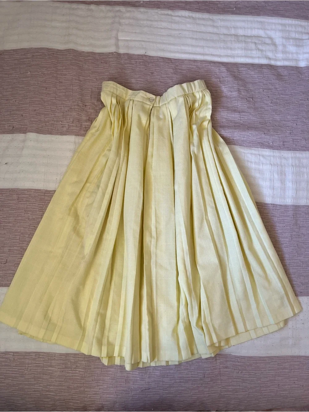 Authentic Vintage Joyce Sportswear Yellow Pleated Knee-Length Skirt Size 17-18 - Picture 3 of 9